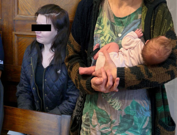 Ewelina urodziła córeczkę w krzakach. Dziecko wsadziła do reklamówki i porzuciła na pewną śmierć