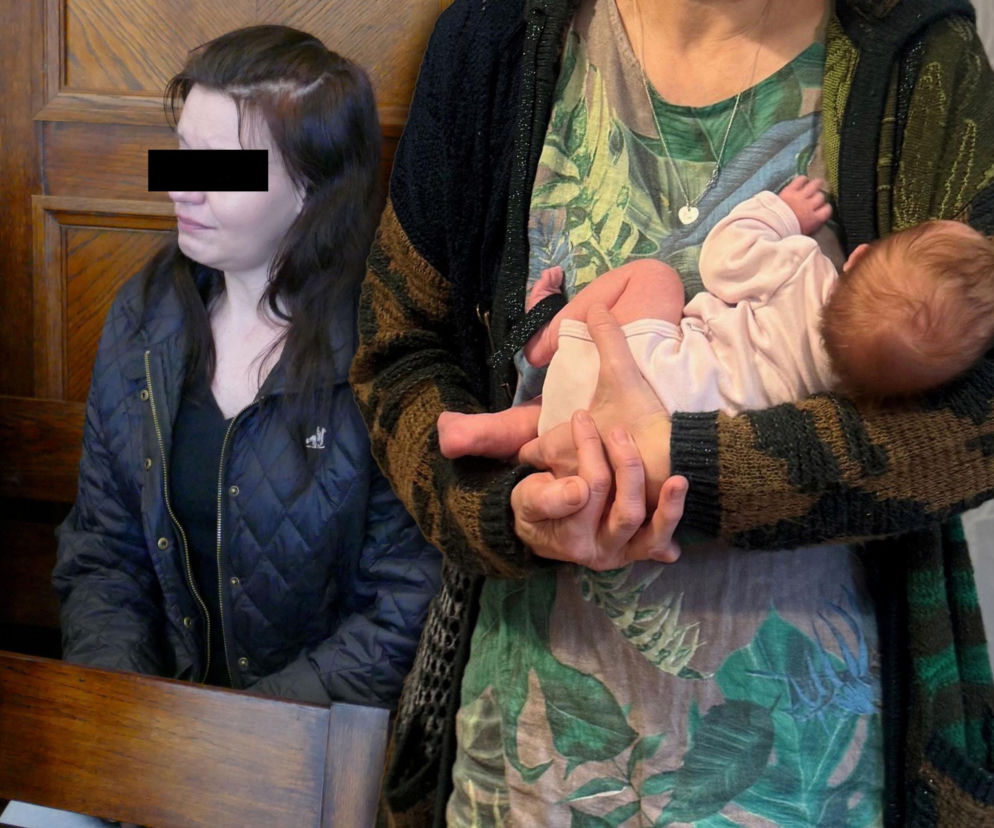 Urodziła córeczkę w krzakach, wsadziła do reklamówki i zawiązała torbę na dwa supły. Maleństwo cudem przeżyło