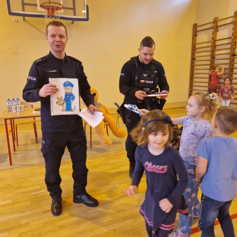 Przedszkolaki i policja