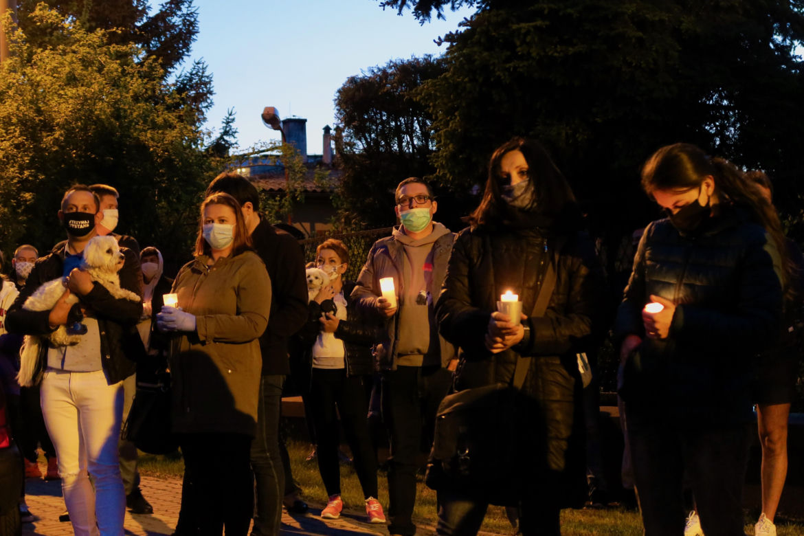 Manifestacja przed kaliską kurią diecezjalną. Kaliszanie oburzeni zachowaniem biskupa Janiaka