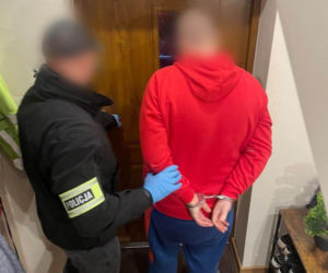 Nauczyciel z Krakowa aresztowany za handel opioidami. Mógł wykorzystywać uczniów