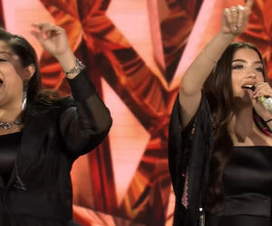 Viki Gabor z mamą na scenie