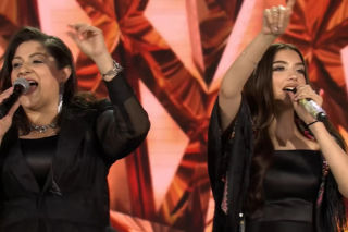 Viki Gabor z mamą na scenie