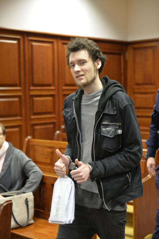 Gretchen ugotowała synowi pyszną zupę. Karl zjadł i udusił matkę