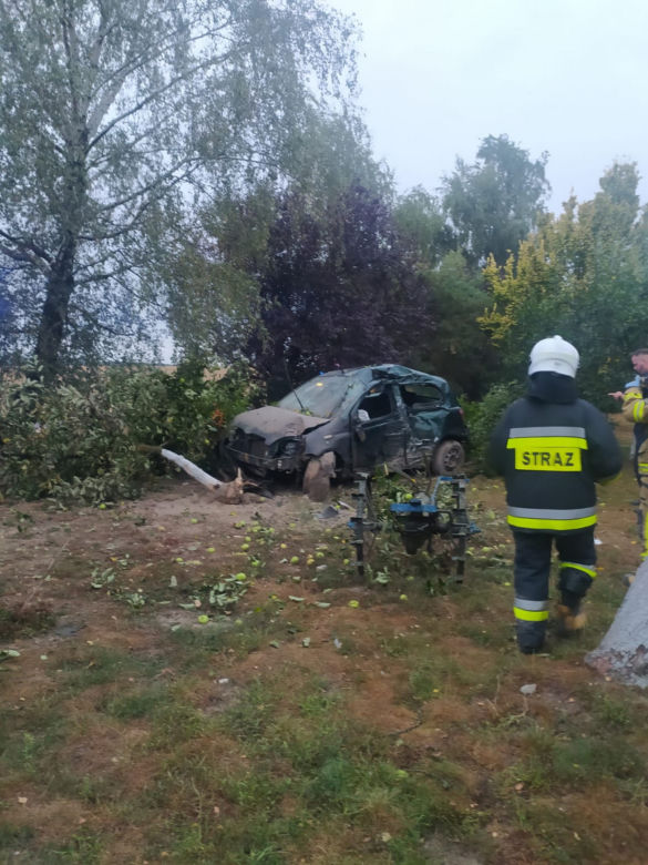 Karol zginął w wypadku, a jego kolega przeżył, bo wypadł z samochodu