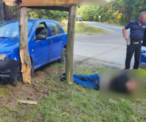 Starą skodą próbował uciec policji. Skończył we wraku