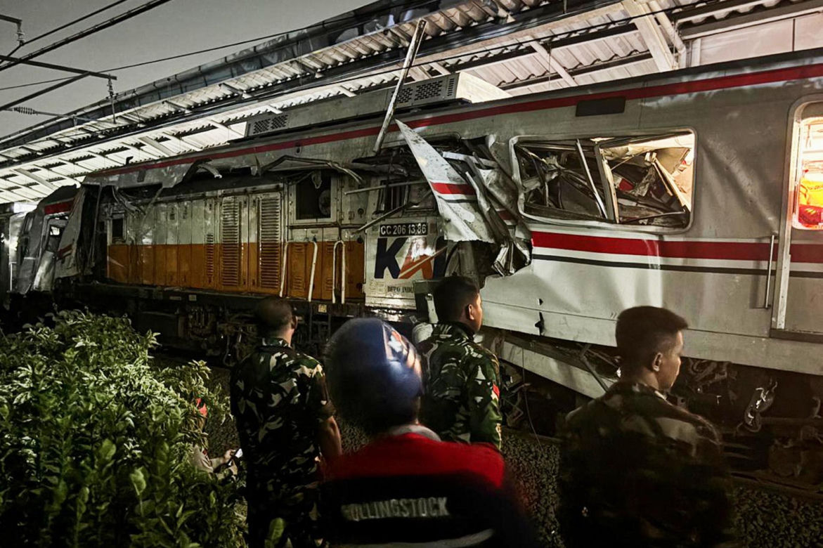 Indonezja/ Do 14 wzrosła liczba ofiar śmiertelnych kolizji pociągów, 84 osoby ranne