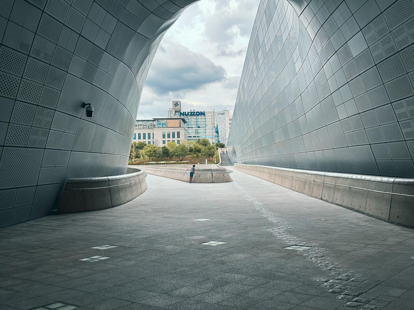 Zaha Hadid i jej Dongdaemun Design Plaza w Seulu