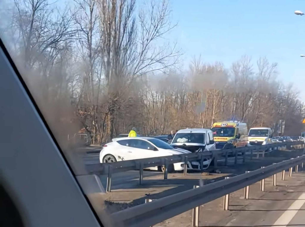 Zderzenie czterech samochodów na DK86 w Katowicach