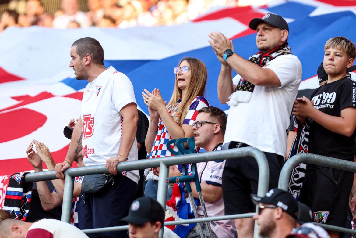 Zobaczcie zdjęcia kibiców z meczu Górnik - Fenerbahce i krótkie podsumowanie środowego spotkania na se.pl