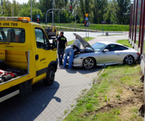 Rozbite Porsche 911 porzucone w Warszawie