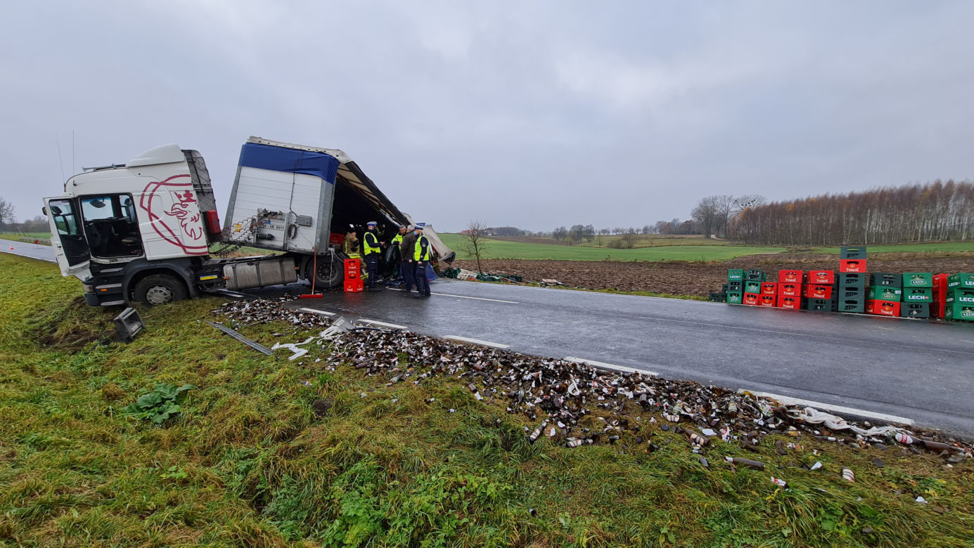 Troszkowo. Setki litrów piwa rozlały się na drogę