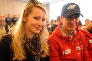 Kamil Stoch i jego żona Ewa. To ona dała sygnał chorągiewką, gdy oddawał ostatni skok