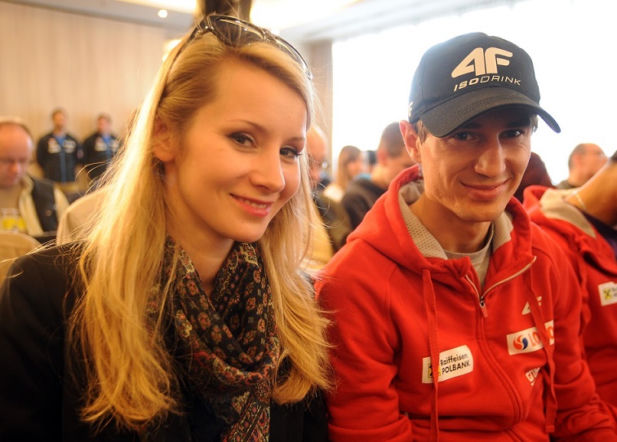 Kamil Stoch i jego żona Ewa. To ona dała sygnał chorągiewką, gdy oddawał ostatni skok