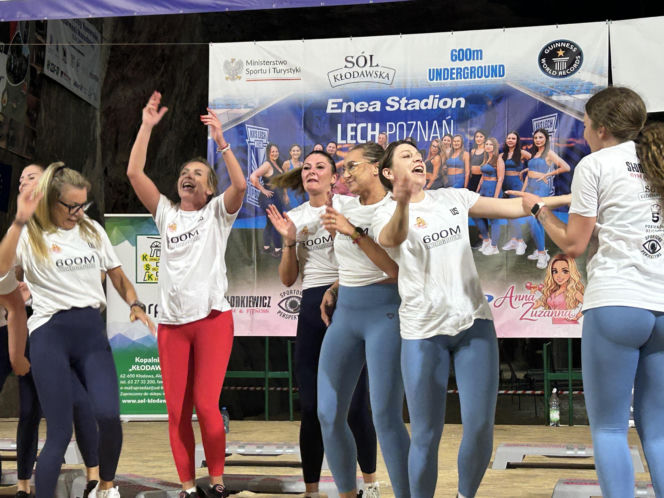 Trening fitness na stepie 600 metrów pod ziemią. Poznanianki zawalczyły o rekord Guinnessa