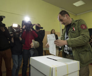 KUKIZ ZARABIA WIĘCEJ NIŻ PREZYDENT