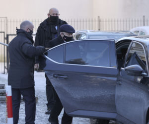 Jarosław Kaczyński odwiedził symboliczny grób brata