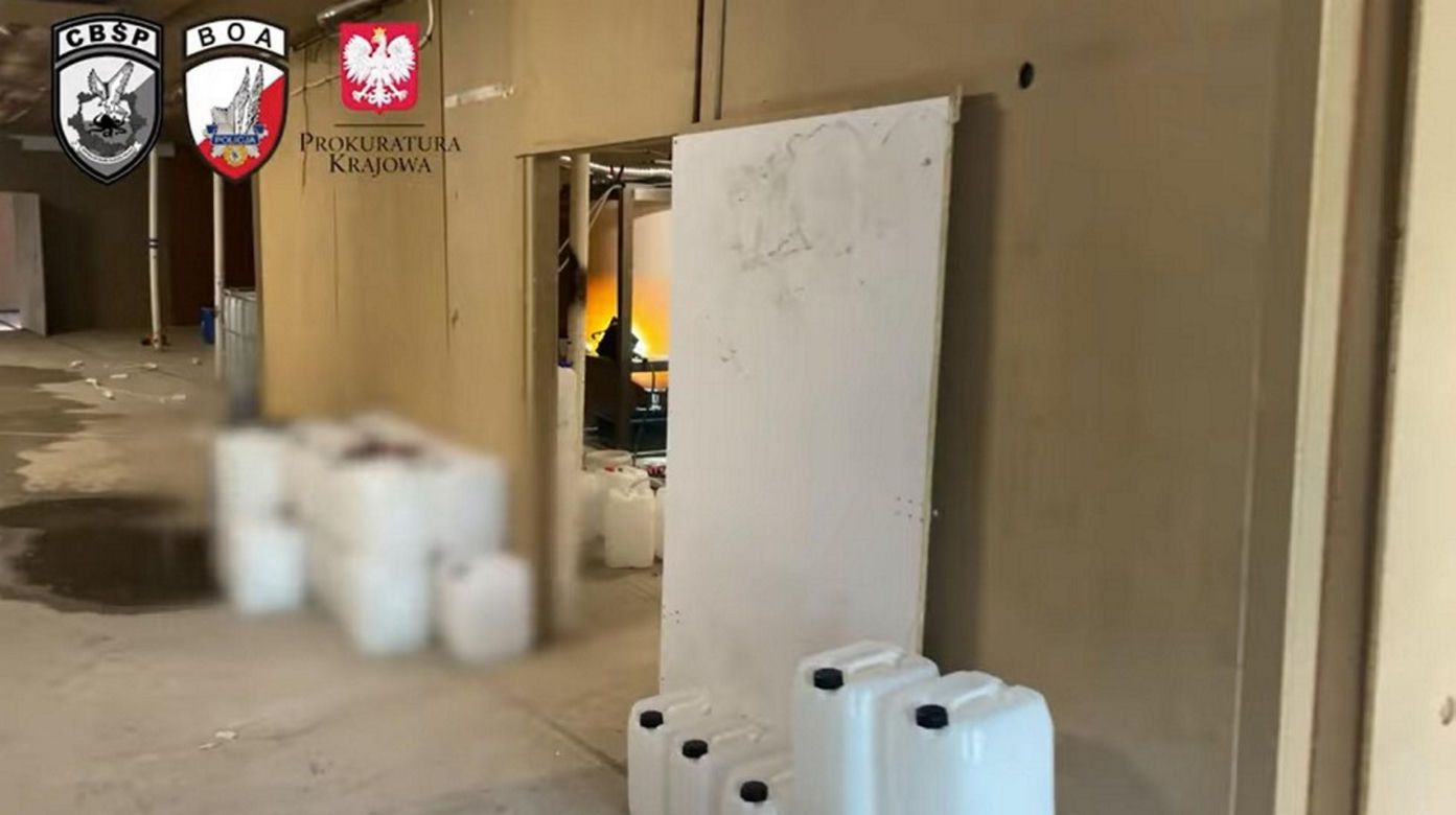 Zlikwidowali fabrykę śmierci pod Pruszkowem. 800 kilogramów środków odurzających warte miliony złotych