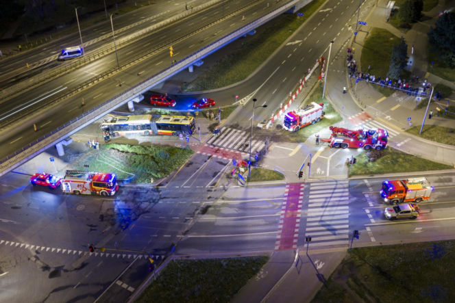 Autobus miejski wjechał w przejście podziemne przy Dworcu Zachodnim