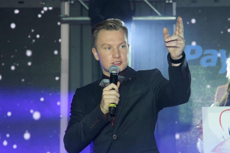 Od nastolatka z "Na Wspólnej" do eleganckiego mężczyzny. Tak zmieniał się Jakub Wesołowski