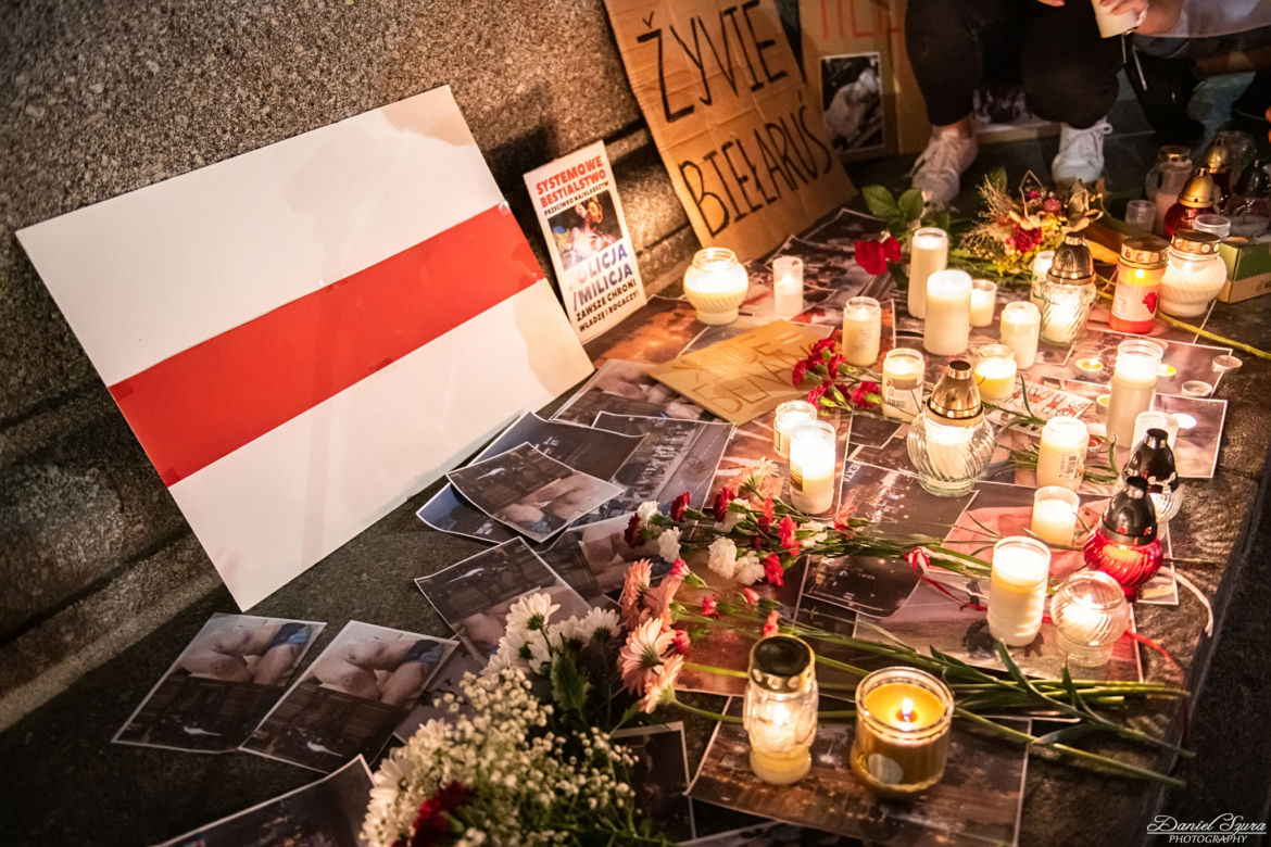 Manifestacja Białorusinów na rynku w Krakowie. "Precz z Łukaszenką!"