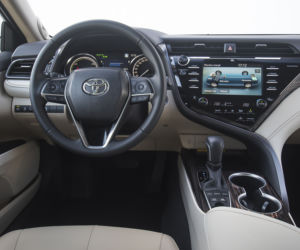 Toyota Camry 2.5 Hybrid Dynamic Force 218 KM e-CVT Executive