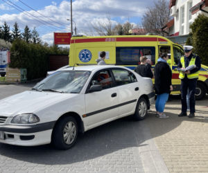 Koszmar na Bielanach. Toyota gruchnęła w pieszego. Polała się krew
