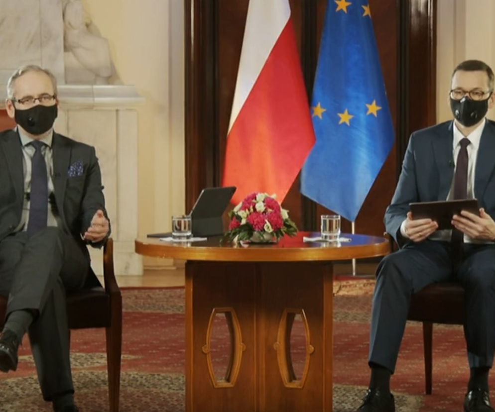 Czat z Morawieckim i Niedzielskim  