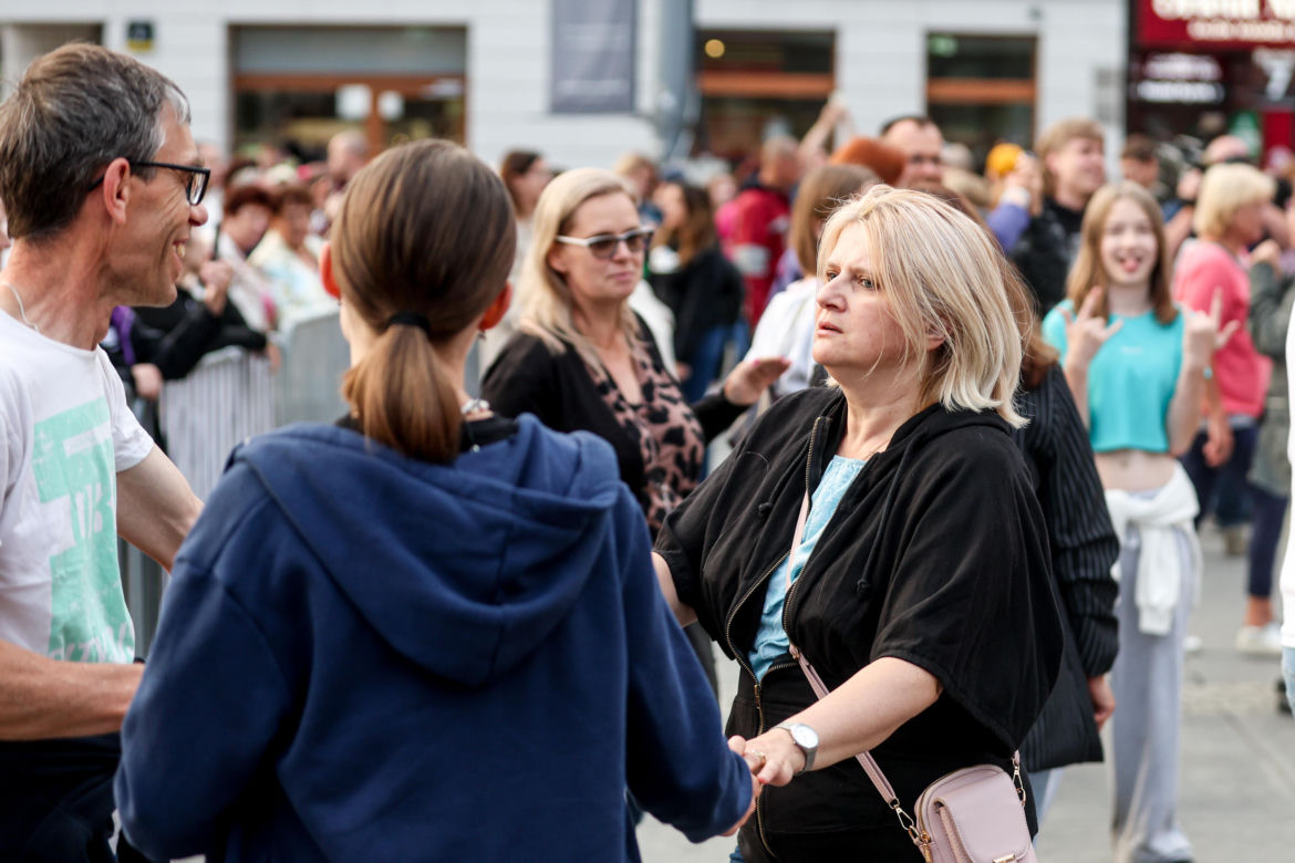 Potańcówka przed Teatrem Śląskim w Katowicach 