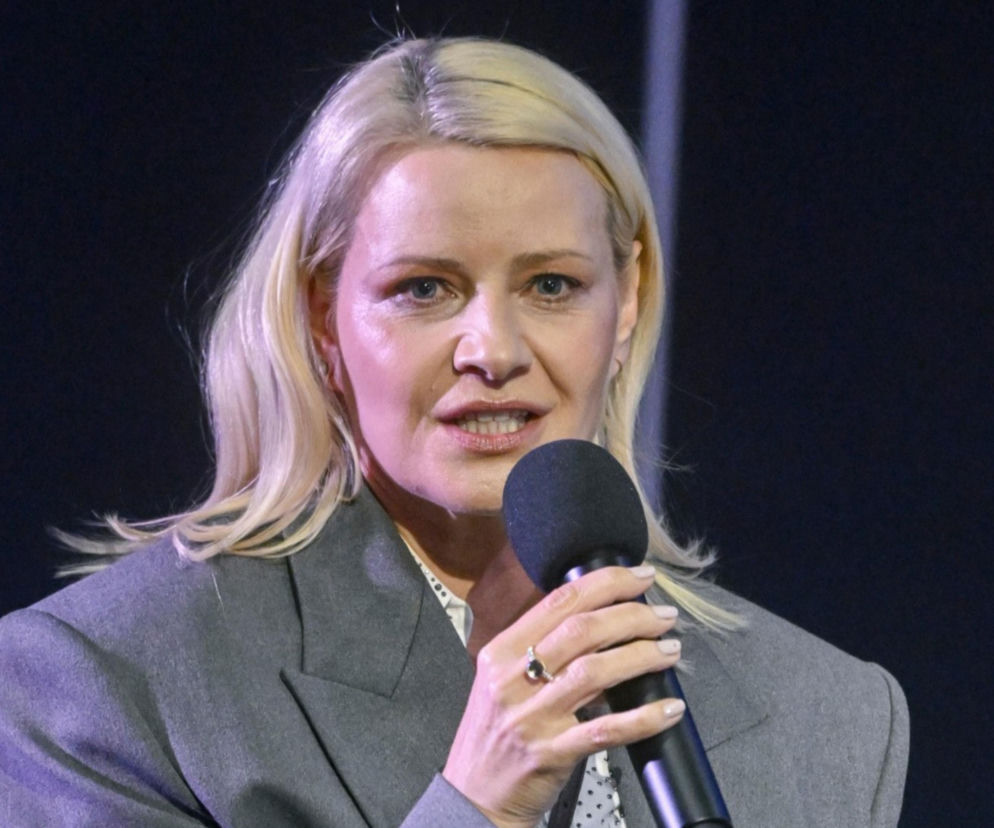 Aktorka Małgorzata Kożuchowska przemawia do mikrofonu. O jej apelu do rodziców przeczytasz na SE.