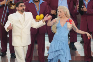 Halftime show na Super Bowl 2026: Bad Bunny, Lady Gaga, Pedro Pascal, Cardi B, John Bon Jovi i smaczki polityczne