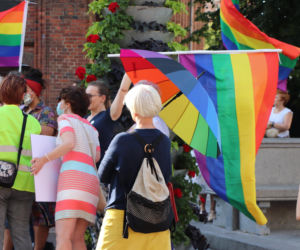 Za nami demonstracja wspierająca osoby LGBT w Toruniu. Konkretne hasła!