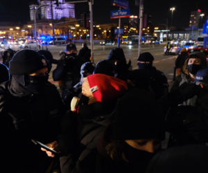 Policjanci zatrzymali uczestnika protestu kobiet