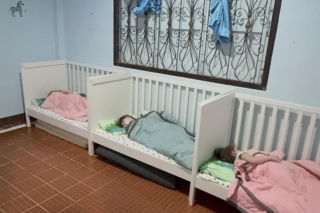 Tak żyje rodzina pięcioraczków w Tajlandii