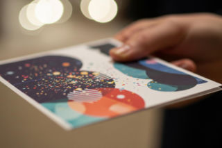 Kartki noworoczne 2026. Jakie wybrać, by zaskoczyć bliskich?