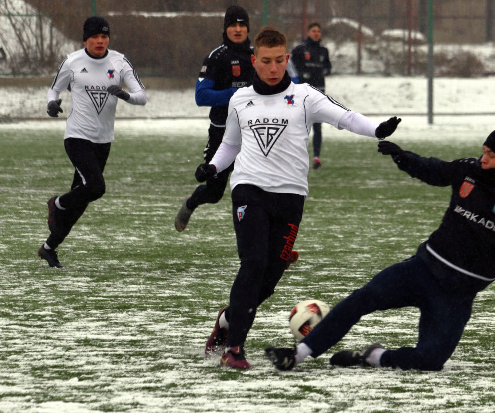 pierwszy zimowy sparing Broni