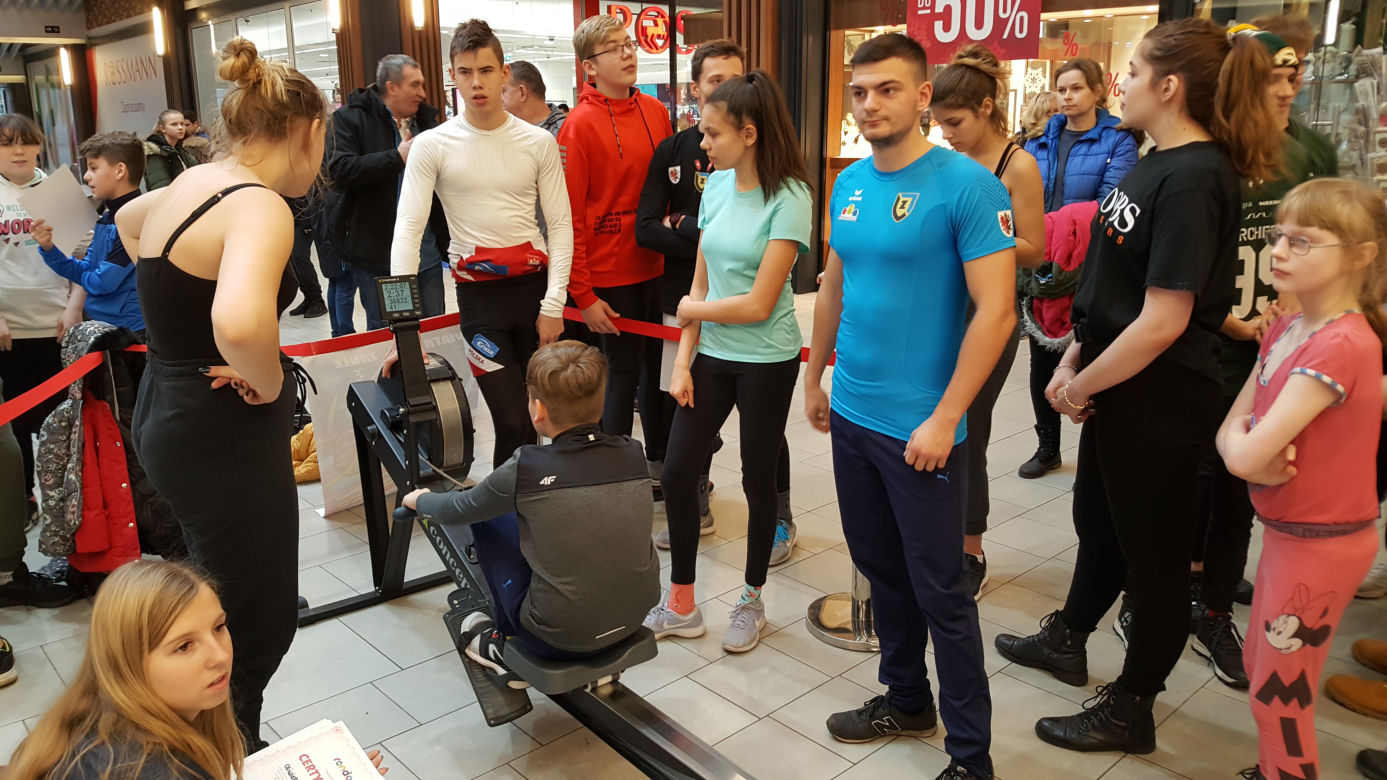 Wiosłowali dla Wielkiej Orkiestry Świątecznej Pomocy. 