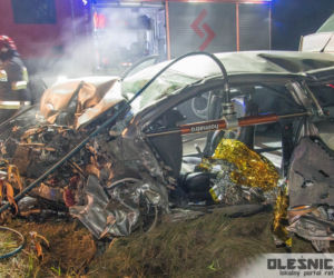 Toyota zderzyła się czołowo z ciężarówką
