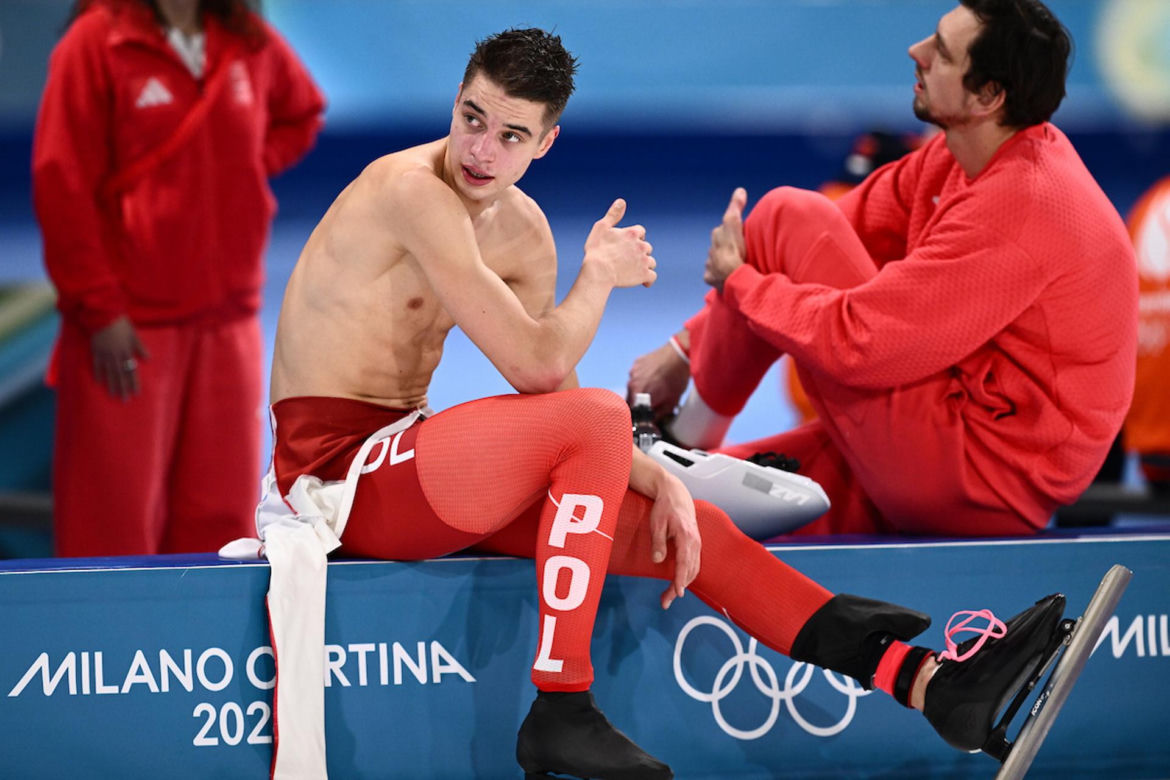 Panczenista Władimir Siemirunnij po biegu na 10 km, który dał mu srebrny medal olimpijski