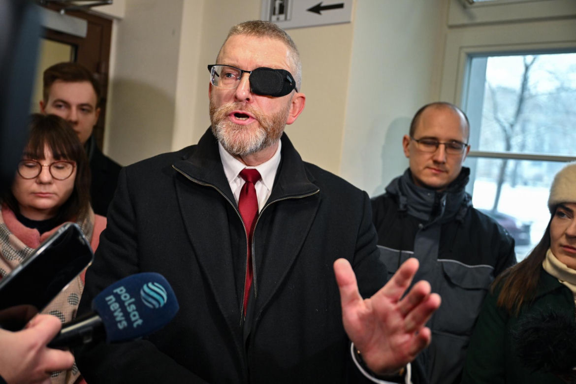 Grzegorz Braun pojawił się w prokuraturze. Nie otrzymał żadnych zarzutów