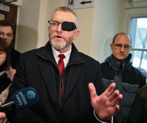 Grzegorz Braun pojawił się w prokuraturze. Nie otrzymał żadnych zarzutów