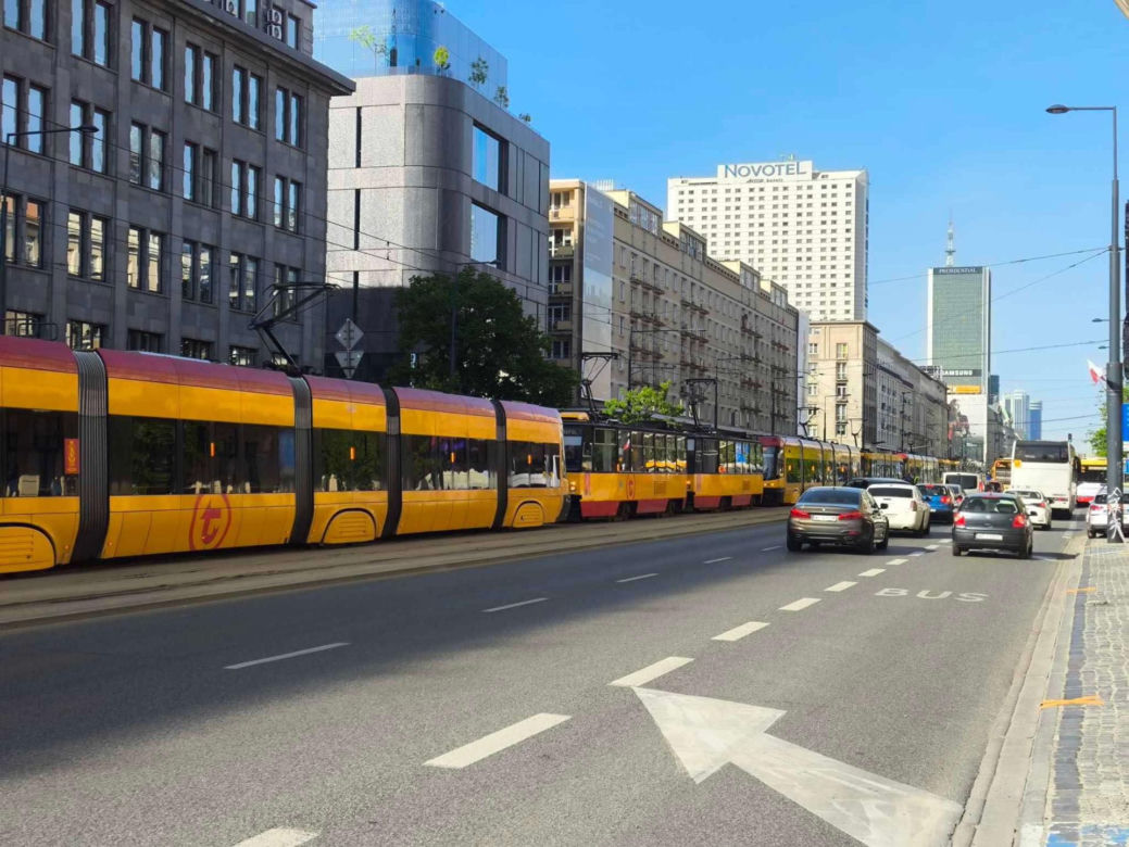  Zderzenie tramwajów w centrum Warszawy. 13 osób rannych, ruch tramwajowy wstrzymany