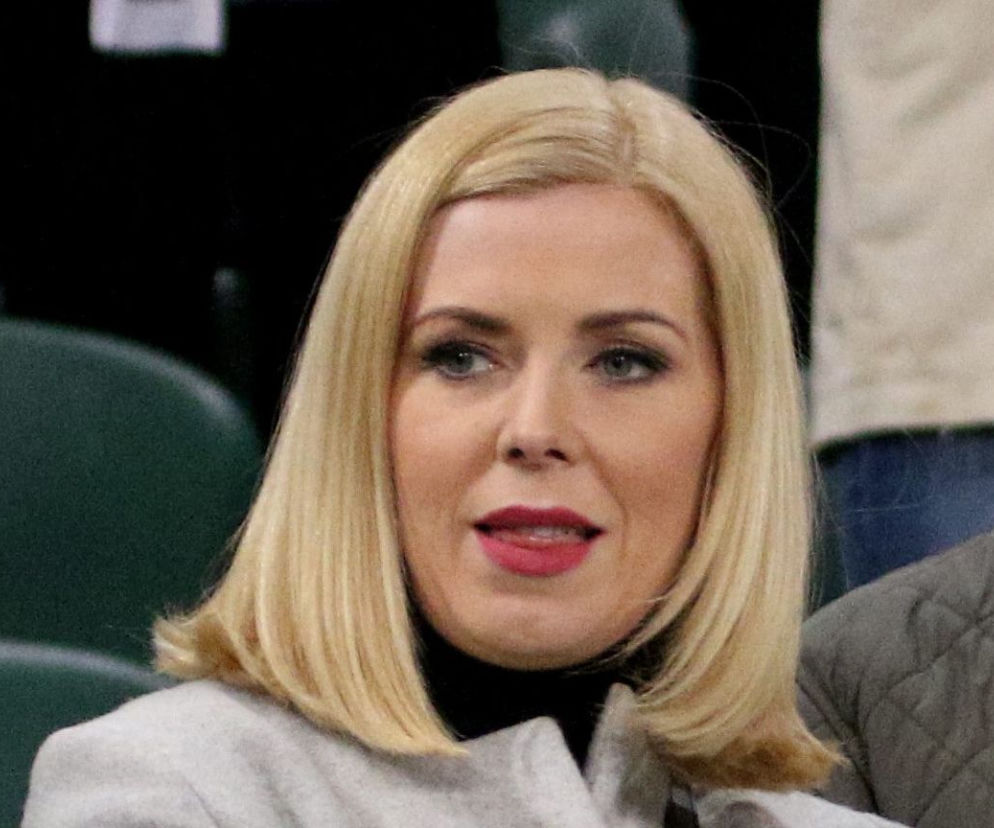 Dziennikarka Joanna Kryńska z blond włosami. O jej walce z guzem mózgu przeczytasz na łamach SE.