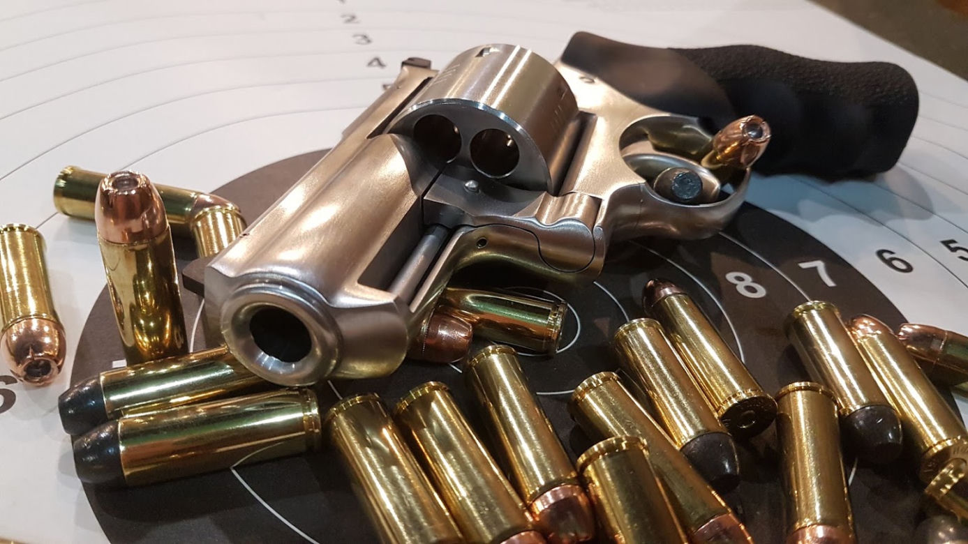 Odwiedź strzelnicę C4 Guns