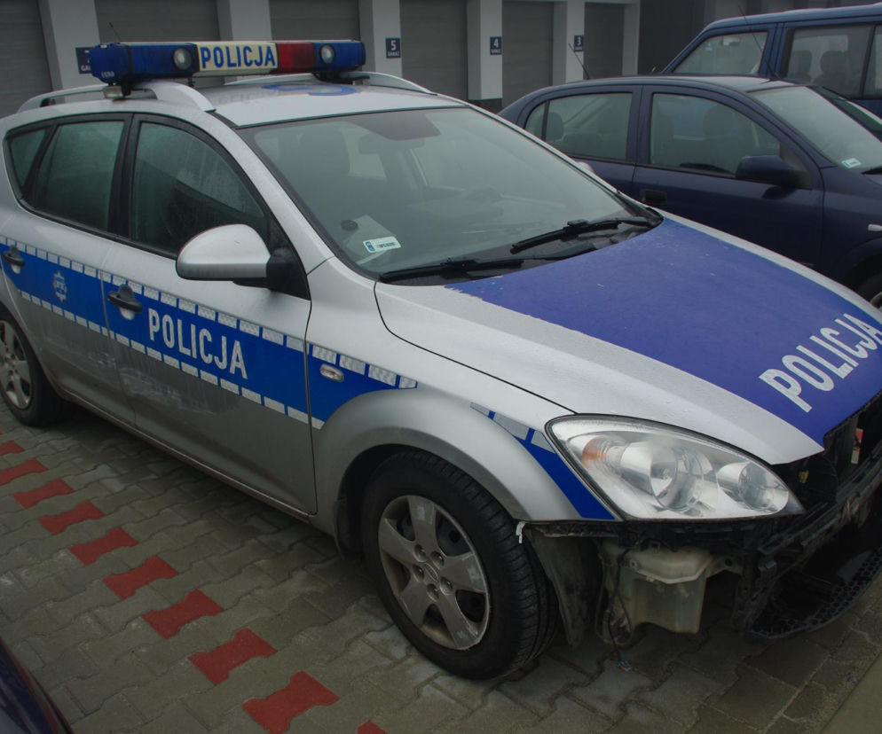 Mężczyzna staranował radiowóz