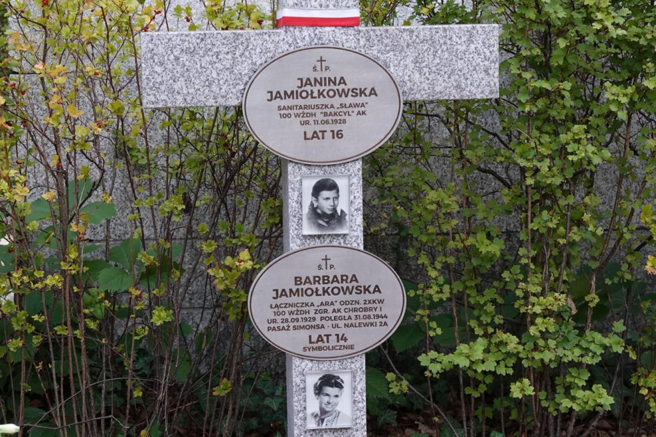 Niemcy mordowali je, bo pomagały rannym