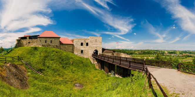 To miasto w Małopolsce ma jeden z najpiękniejszych zamków. Jan Długosz pisał w nim swoje kroniki