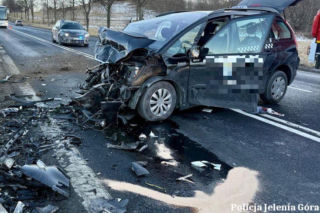 Wypadek na DK5. Zderzenie dwóch osobówek koło Radomierza. Osiem osób rannych