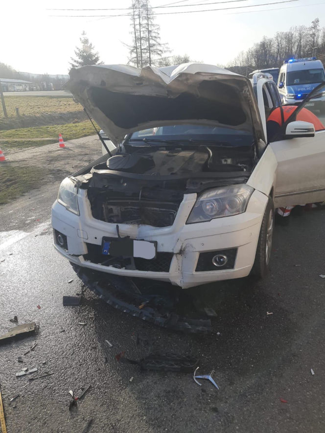 Karambol w Tymowej. Zderzenie trzech aut na DK75 [ZDJĘCIA]