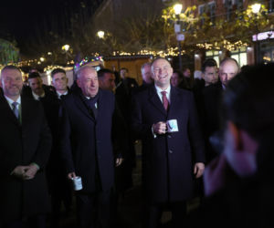 Karol Nawrocki wpadł na jarmark świąteczny